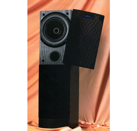 KEF Q30 Floor standing speakers photo